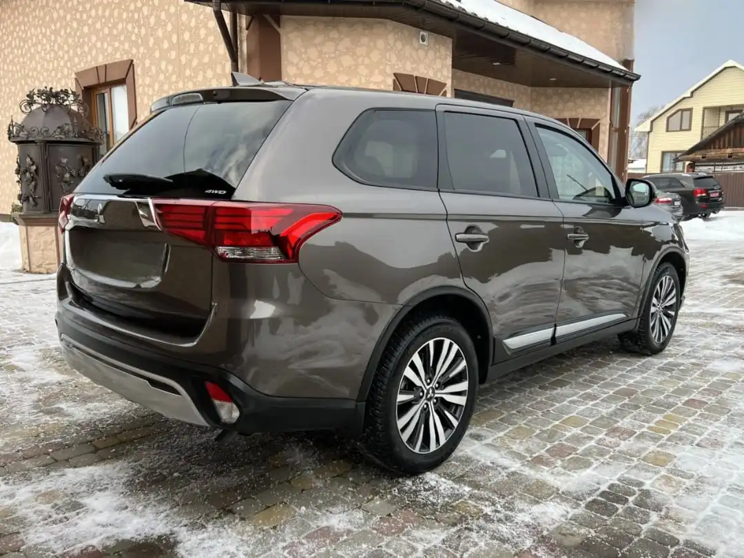 Продам Mitsubishi Outlander 2020 года - Внедорожники/кроссоверы (Авто) в Самара