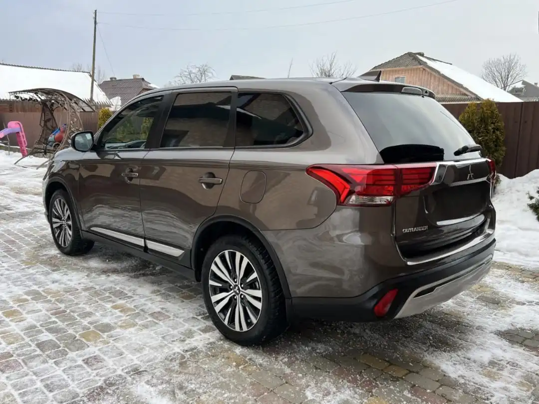 Продам Mitsubishi Outlander 2020 года - Внедорожники/кроссоверы (Авто) в Самара