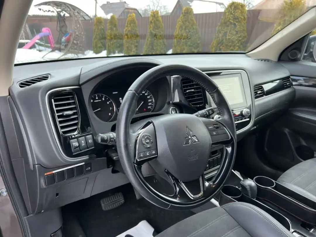 Продам Mitsubishi Outlander 2020 года - Внедорожники/кроссоверы (Авто) в Самара