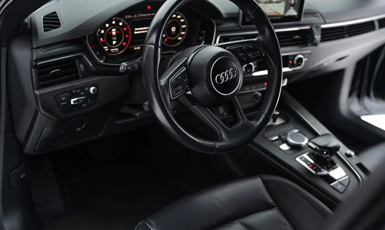 Продам Audi A4 2019 года - Легковые автомобили (Авто) в Самара