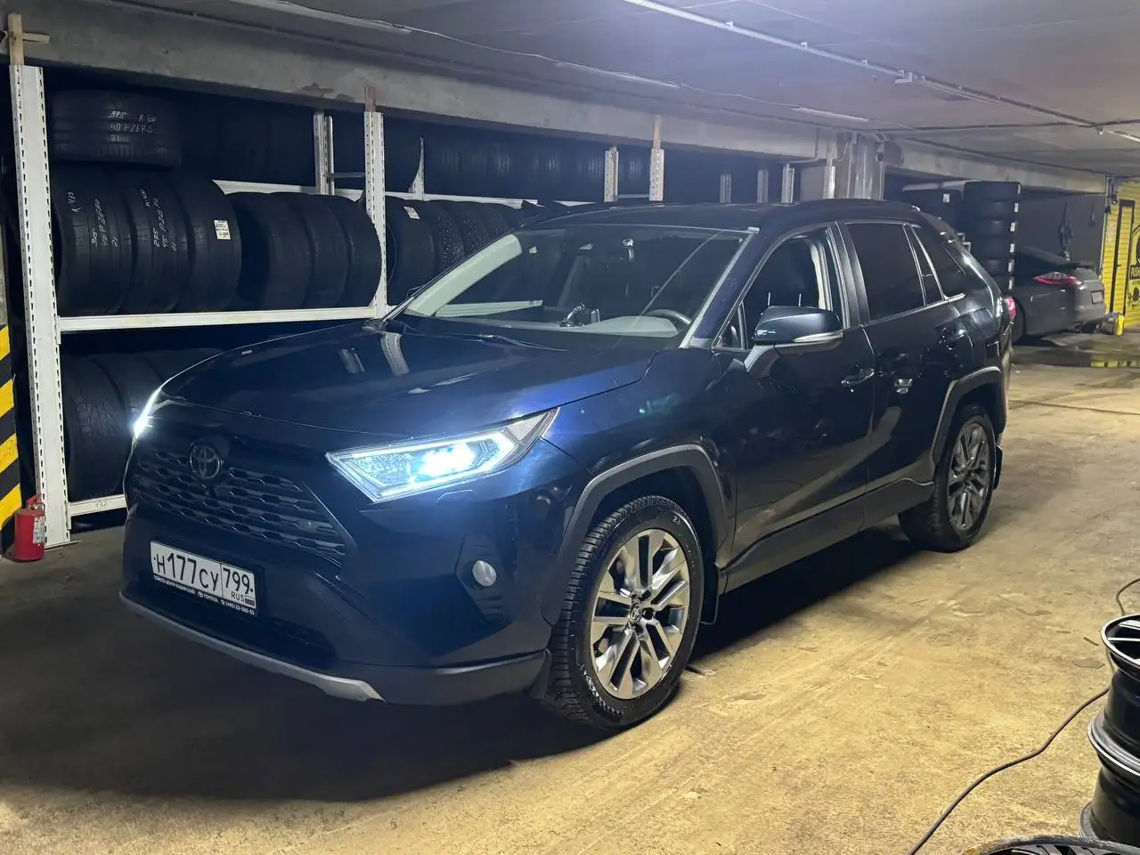 Toyota RAV4 2019 2.5AT полный привод - Легковые автомобили (Авто) в Москва