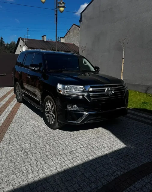 Toyota Land Cruiser 200 4.6 V8 AWD 2017 года - Вездеход в Самара