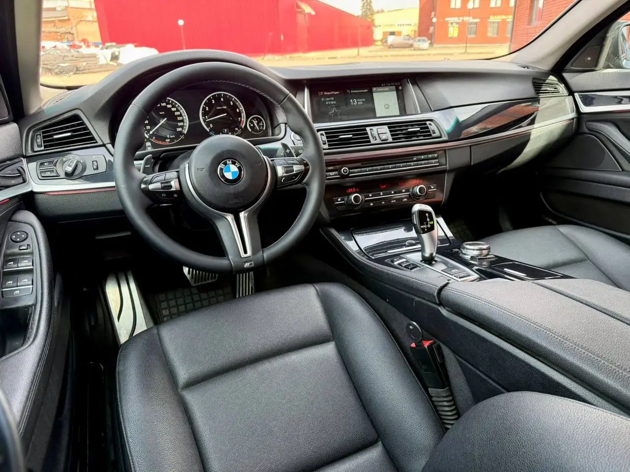 BMW 520i 2014 года выпуска - Авто в Москва