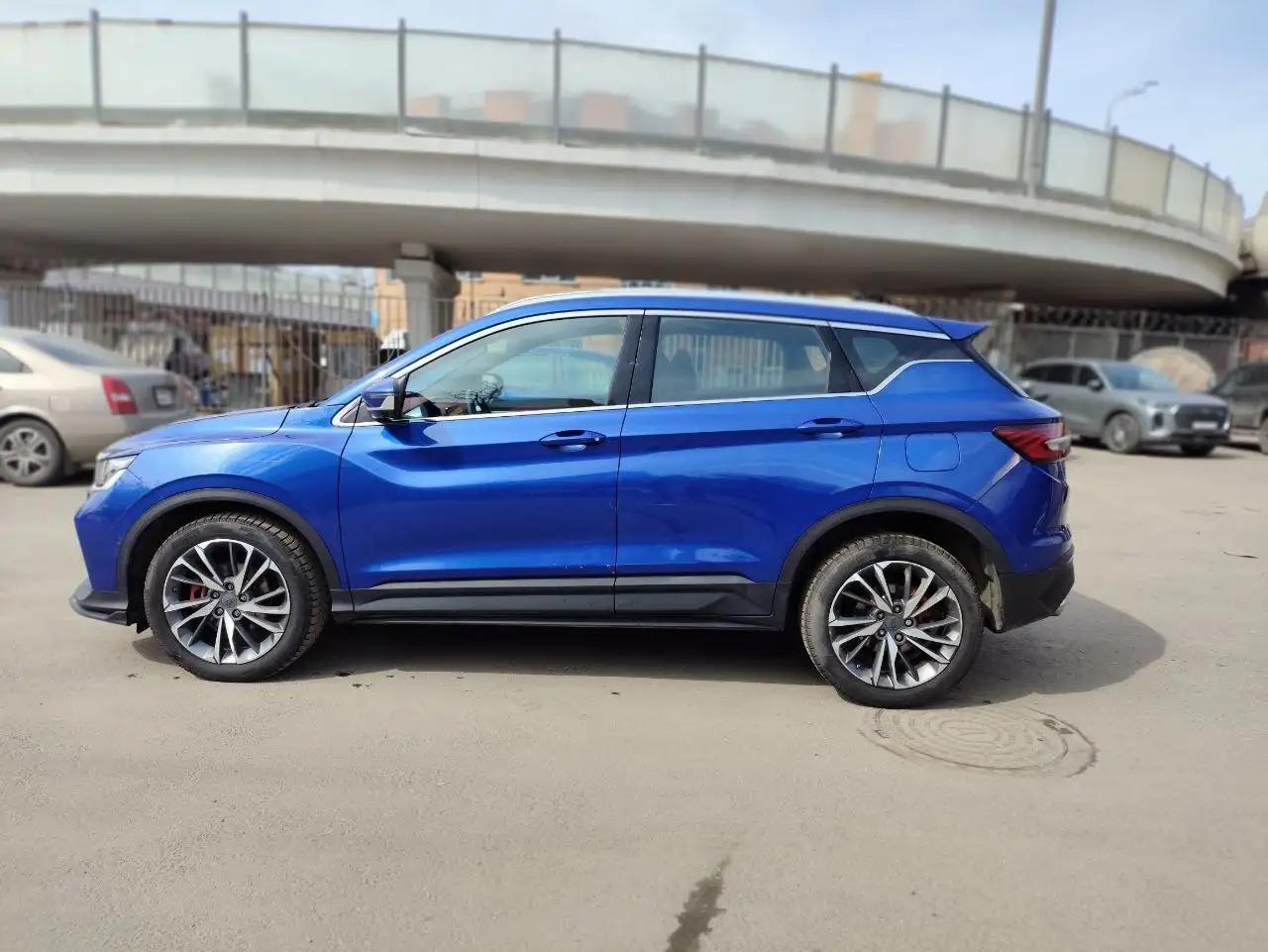 Geely Coolray 2022 г., 1.5 л, робот, пробег 134000 км - Авто в Москва