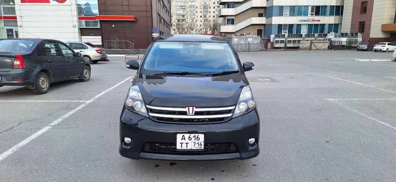 Toyota Isis 2010 год 7 мест - Легковые автомобили (Авто) в Самара
