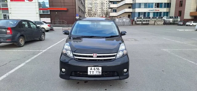 Toyota Isis 2010 год 7 мест - Запчасти и аксессуары в Самара