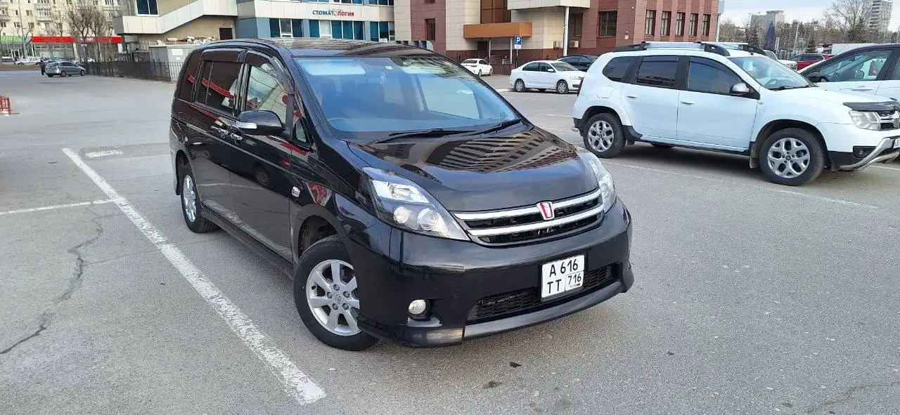 Toyota Isis 2010 год 7 мест - Легковые автомобили (Авто) в Самара