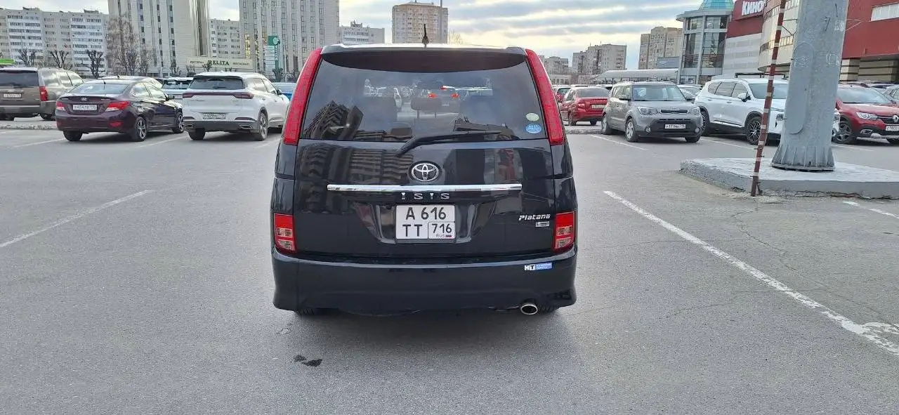 Toyota Isis 2010 год 7 мест - Легковые автомобили (Авто) в Самара