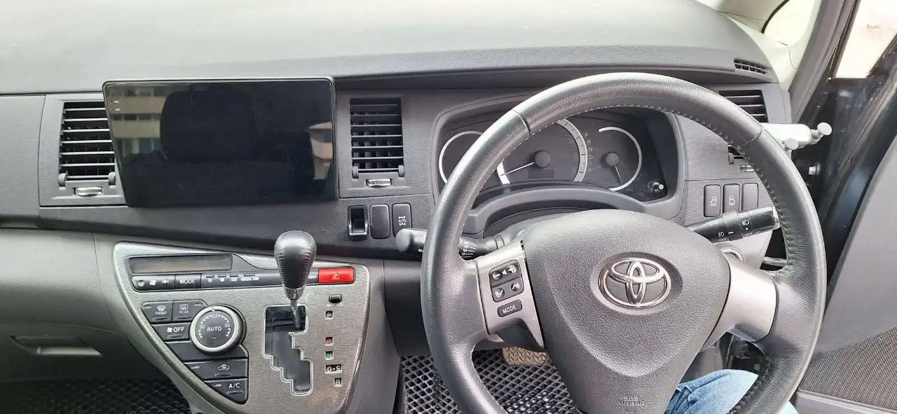 Toyota Isis 2010 год 7 мест - Легковые автомобили (Авто) в Самара