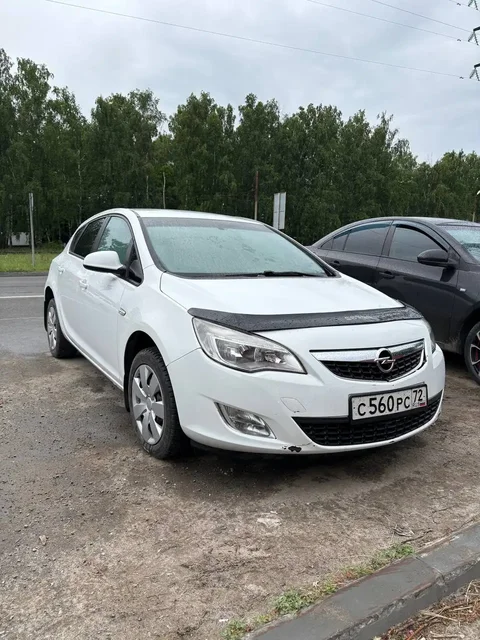 Нужен ремонт, VW Polo 2012, битый, цена 400000 руб - Nissan Bluebird в Самара