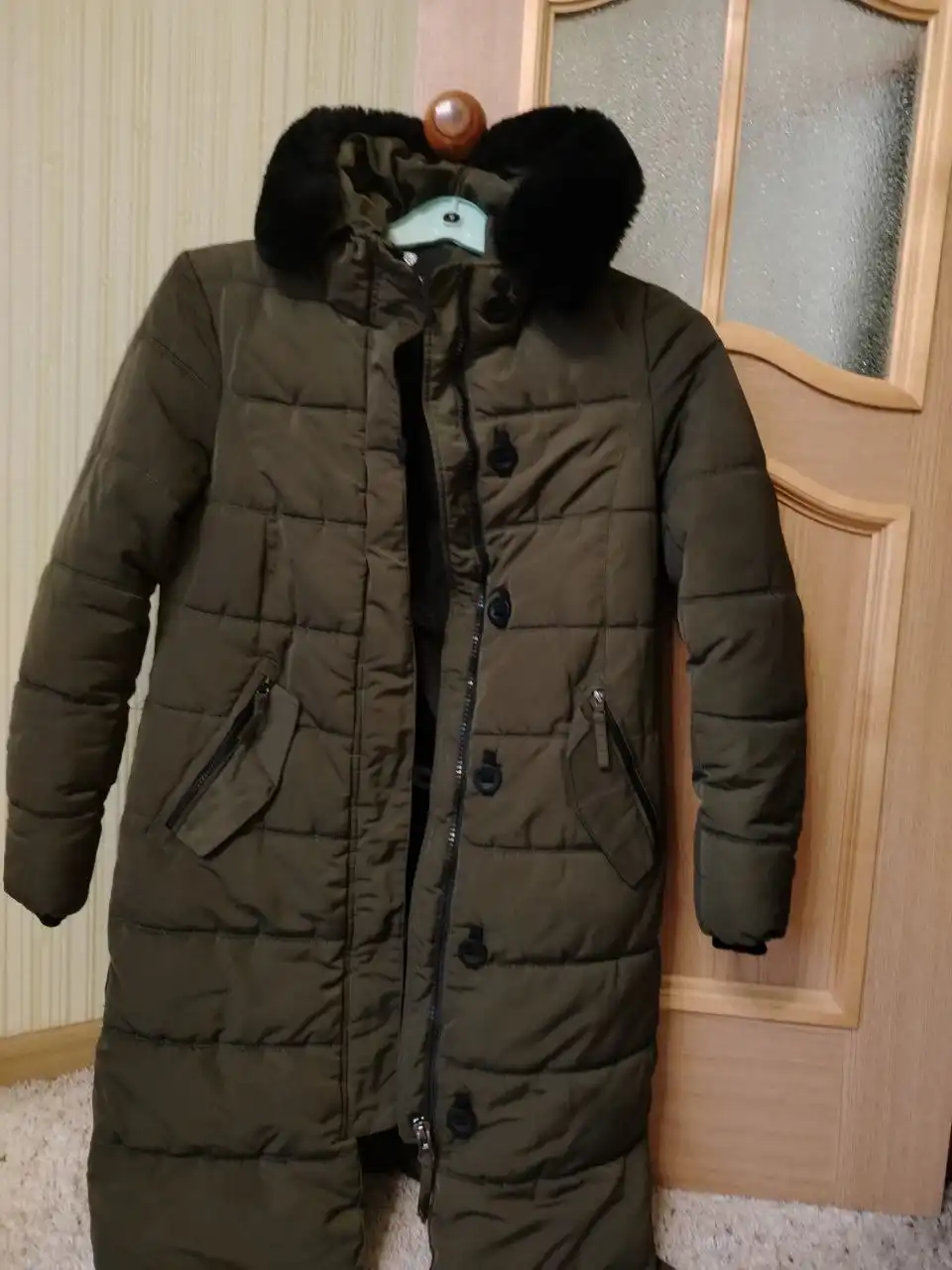 Продам пуховик рост 164 цвет хаки