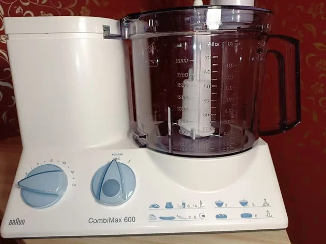 Кухонный комбайн Braun новый в полной комплектации - Растения в Саратов