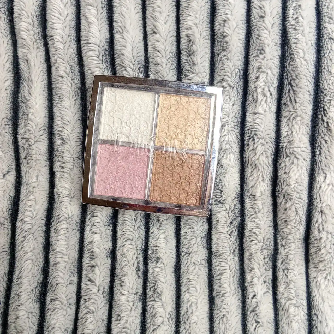 Продам палетку Dior - Косметика (Красота и здоровье) в Саратов