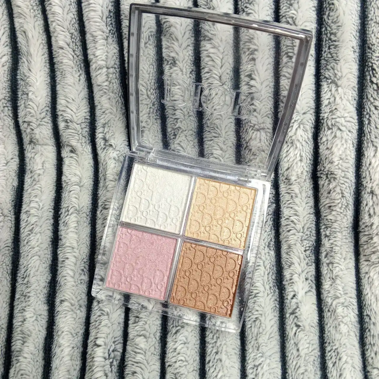 Продам палетку Dior - Косметика (Красота и здоровье) в Саратов