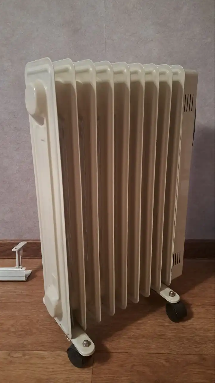 Масляный обогреватель с целыми колесиками - Обогреватели (Для дома и дачи) в Саратов