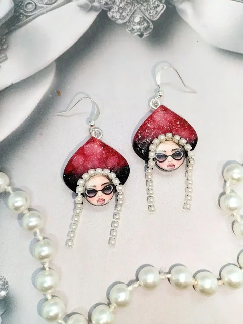 Серьги, матрешки, булавки и броши - Хобби и отдых в Саратов