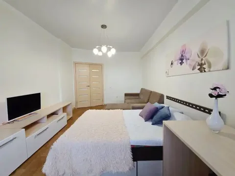 2-комнатная квартира посуточно на улице Мавлютова, 42 - Недвижимость в Казань