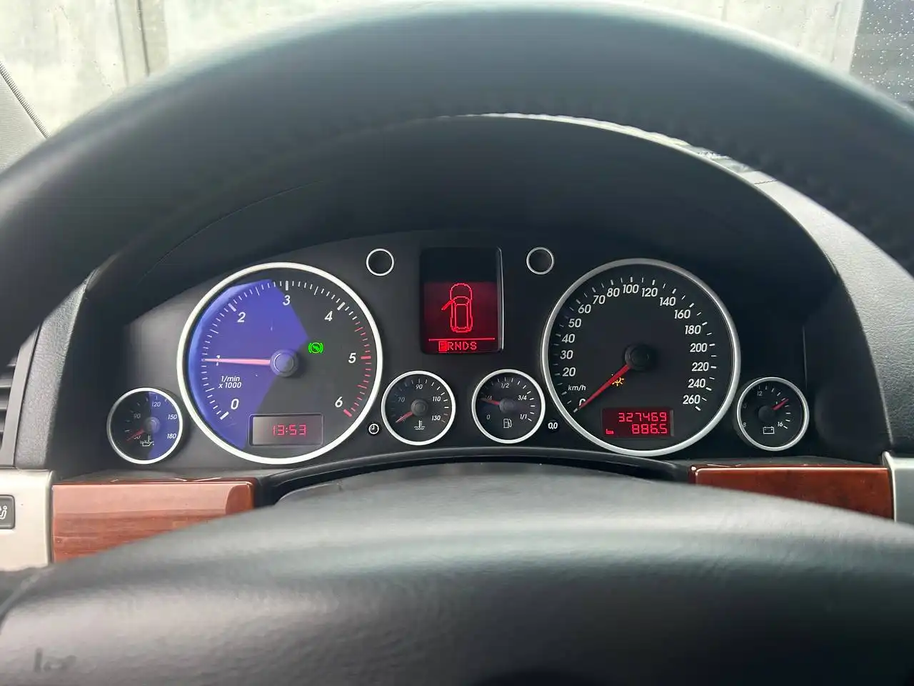 Продается Volkswagen Touareg 2006г.в 2.5 TDI