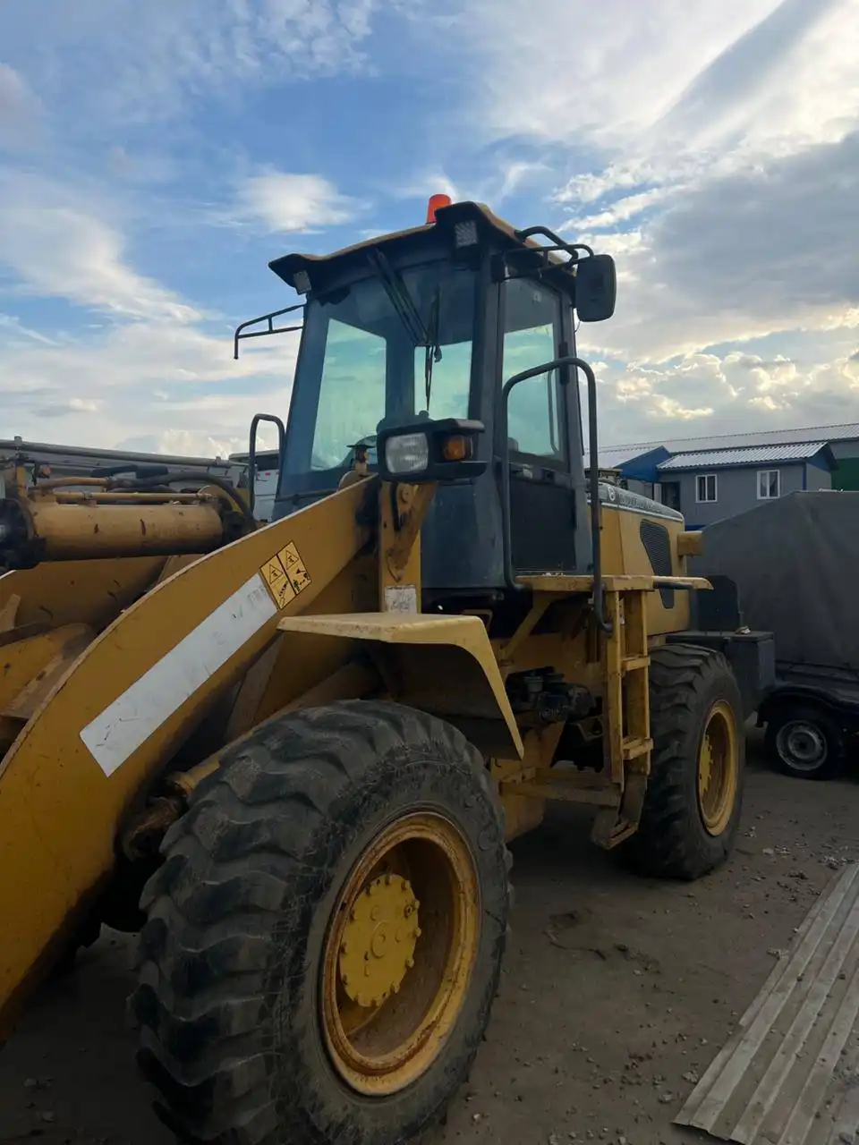 Фронтальный погрузчик МДСУ 3500 2012 года