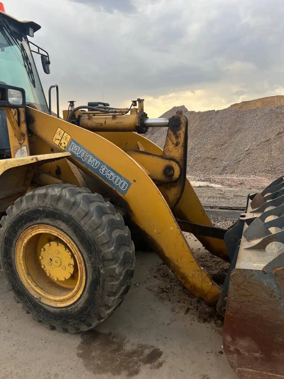 Фронтальный погрузчик МДСУ 3500 2012 года