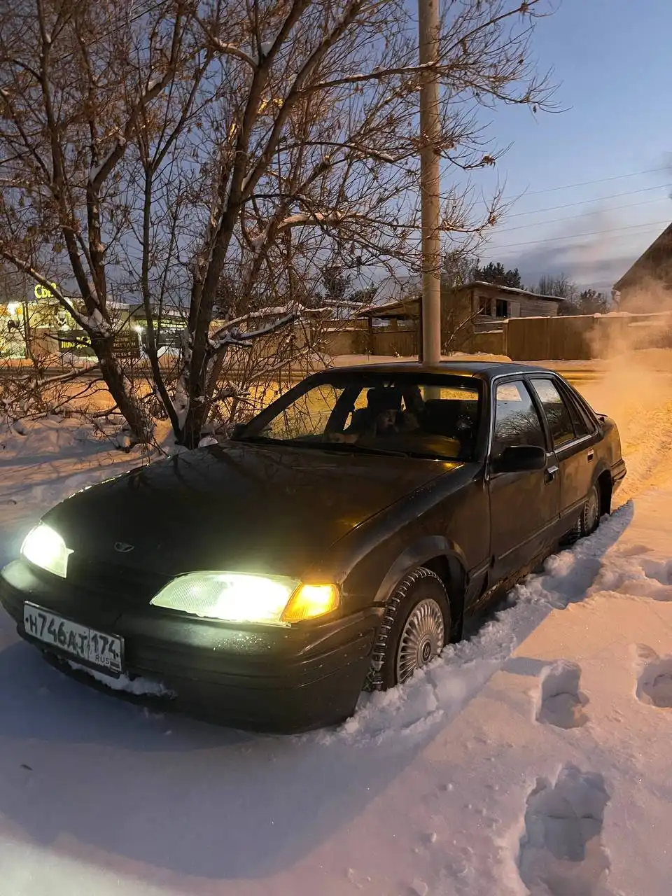 Продается автомобиль BMW 2 литра, левый руль, автомат, задний привод