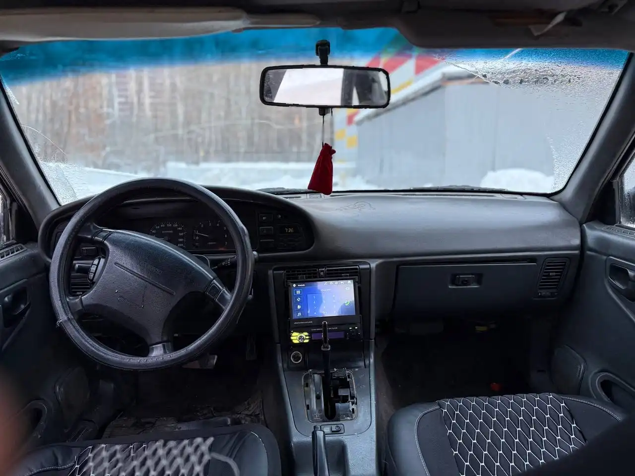 Продается автомобиль BMW 2 литра, левый руль, автомат, задний привод