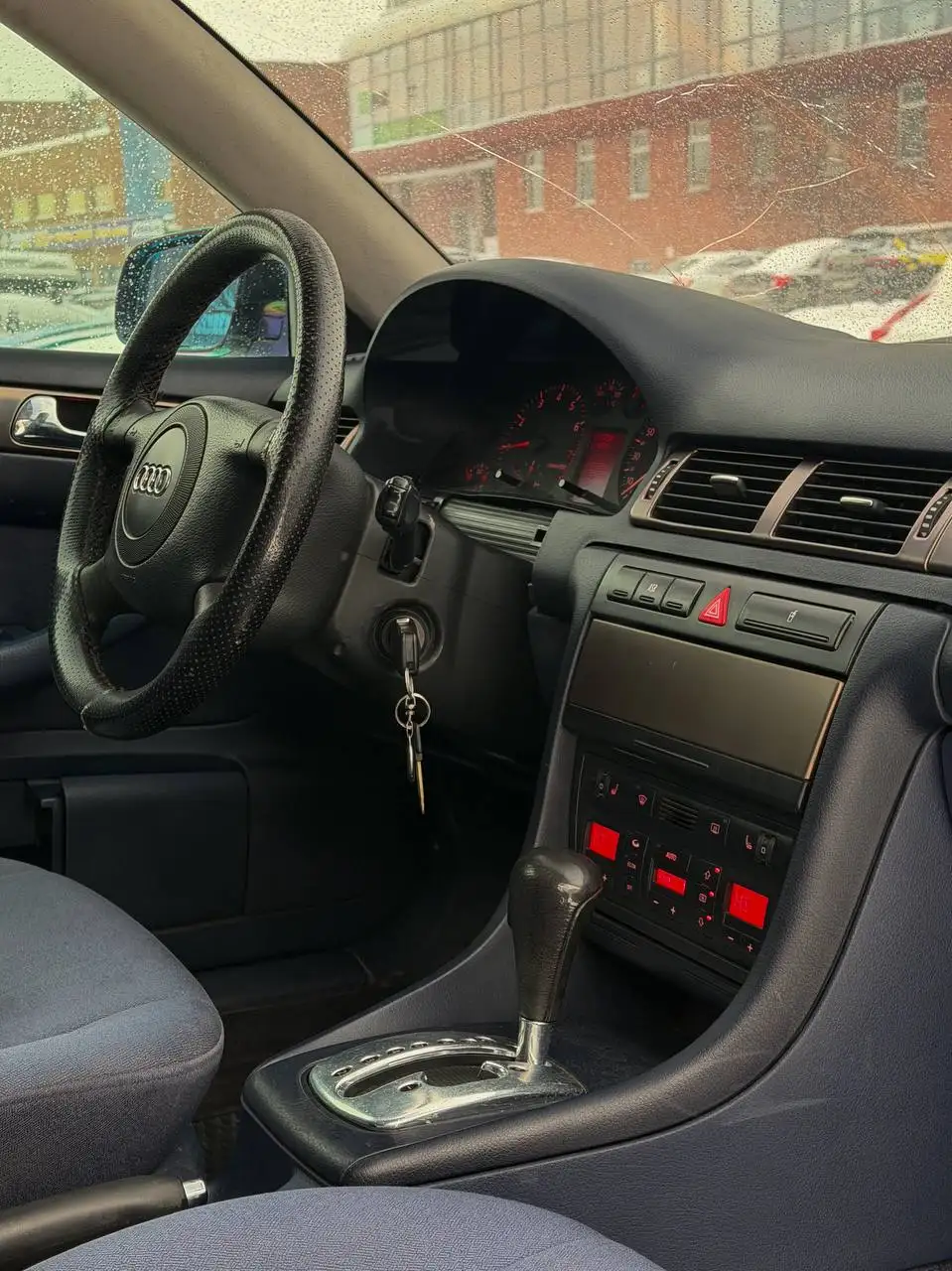 Продажа автомобиля Audi A6 C5 1998 года выпуска - Легковые автомобили (Авто) в Екатеринбург