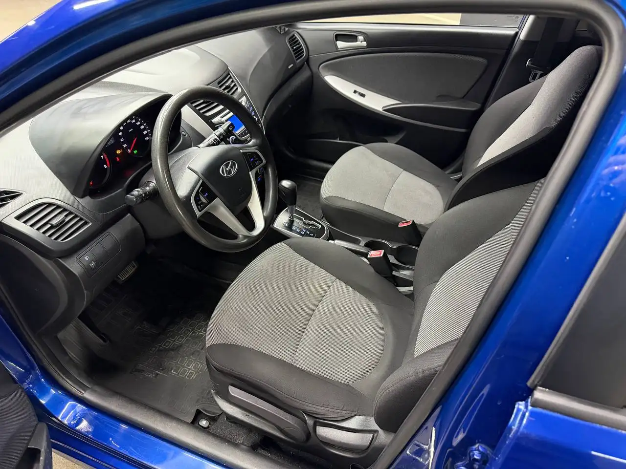 Продам Hyundai Solaris 2011 автомат - Легковые автомобили (Авто) в Казань