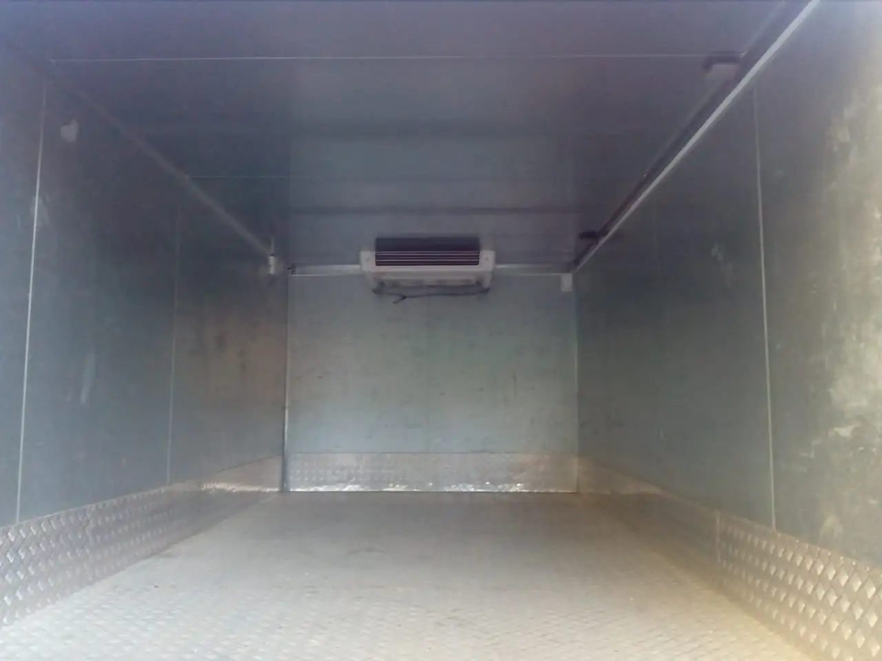 Продажа рефрижератора Isuzu 2015 года - Грузовики (Авто) в Москва