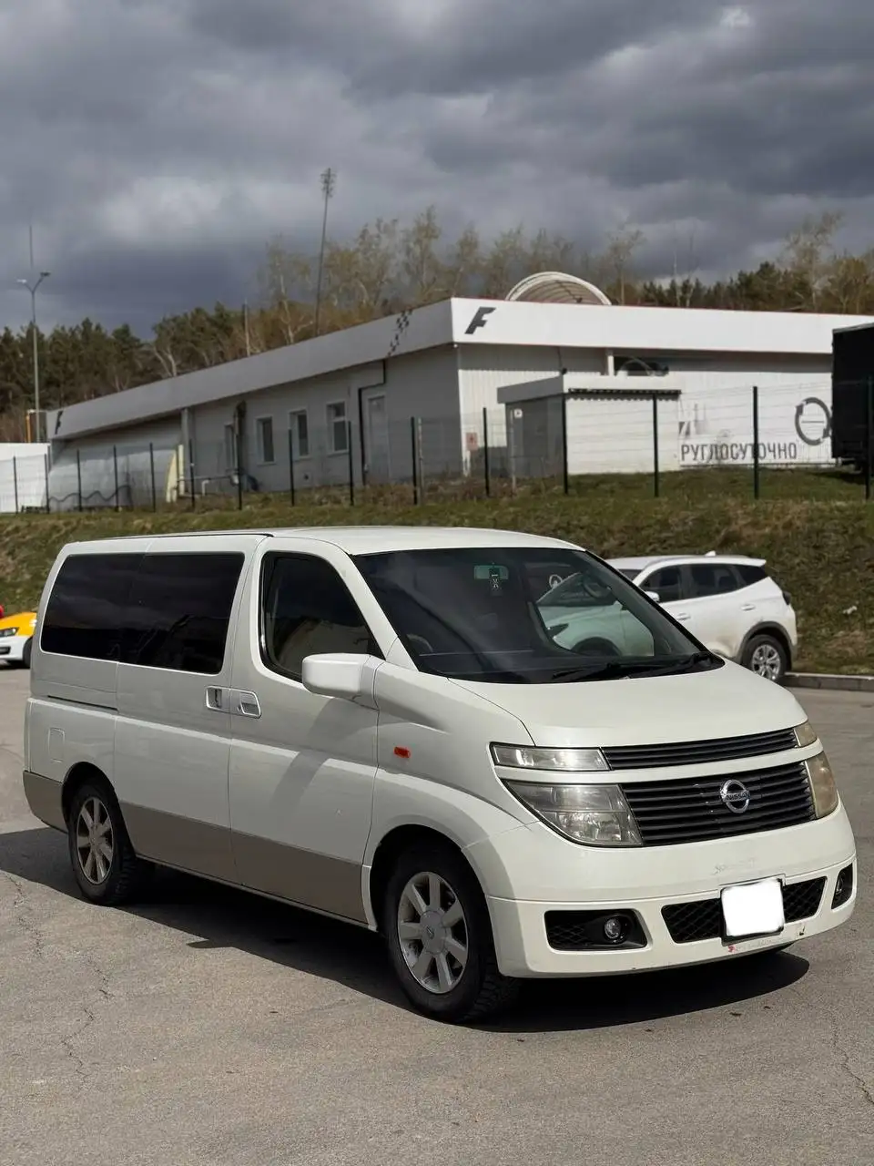 Nissan Elgrand 2003 - Минивэны (Авто) в Екатеринбург