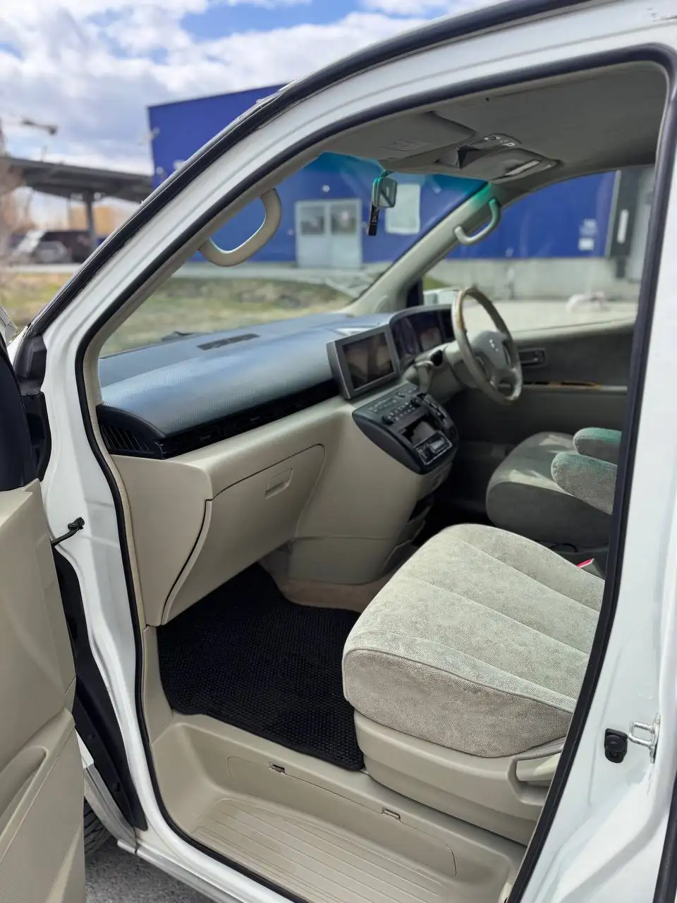 Nissan Elgrand 2003 - Минивэны (Авто) в Екатеринбург