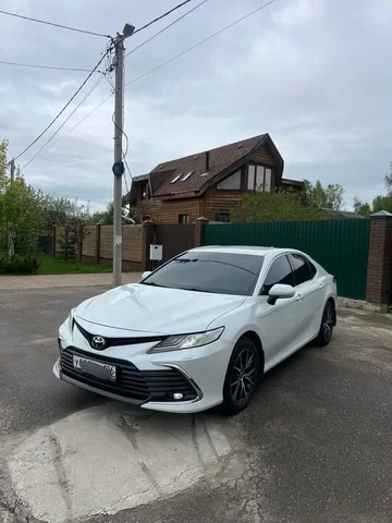 Toyota Camry 2021 рест, 2.5 автомат - Hyundai Elantra VII (2016+) в Москва