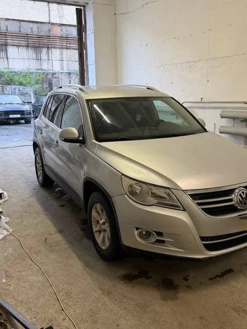 Volkswagen Tiguan 2010 2.0 TSI - Легковые автомобили в Екатеринбург