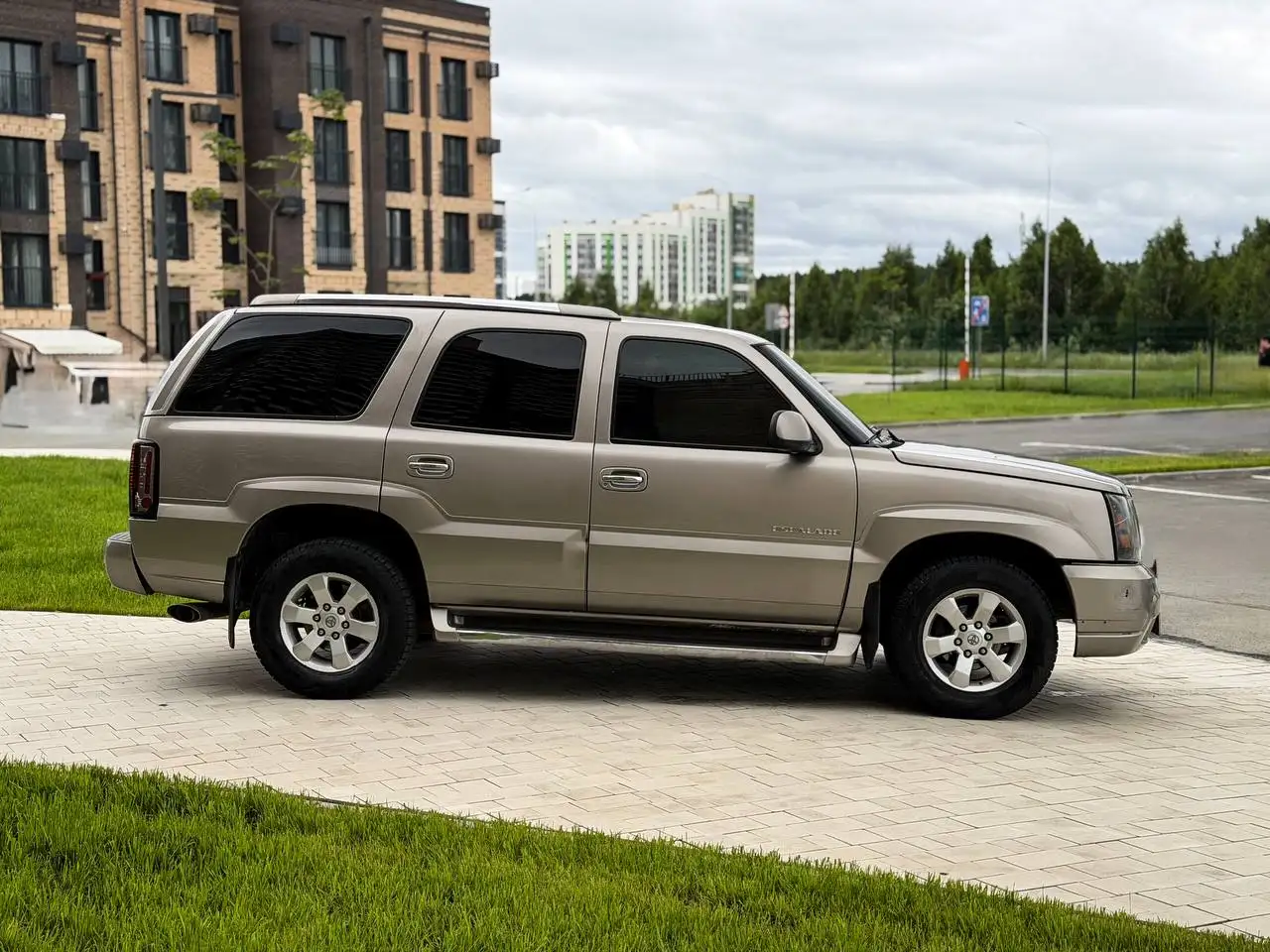 Cadillac Escalade 2002 - Легковые авто (Авто) в Екатеринбург