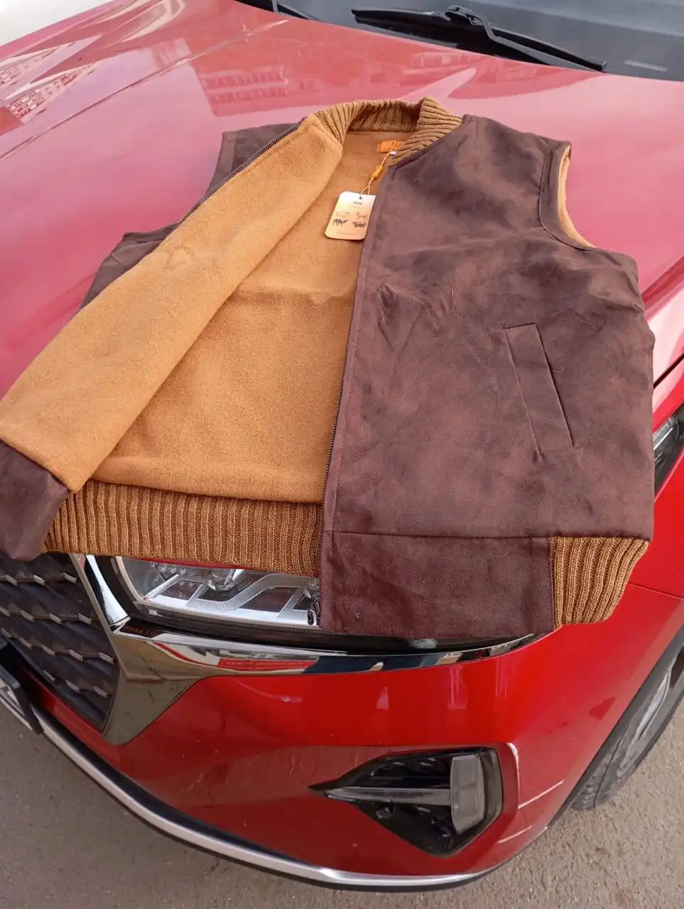 Продаются три жилета из верблюжьей шерсти