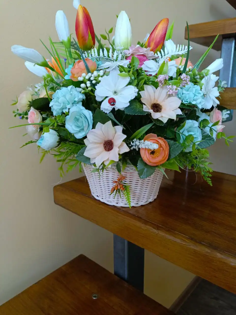 Композиции из искусственных цветов