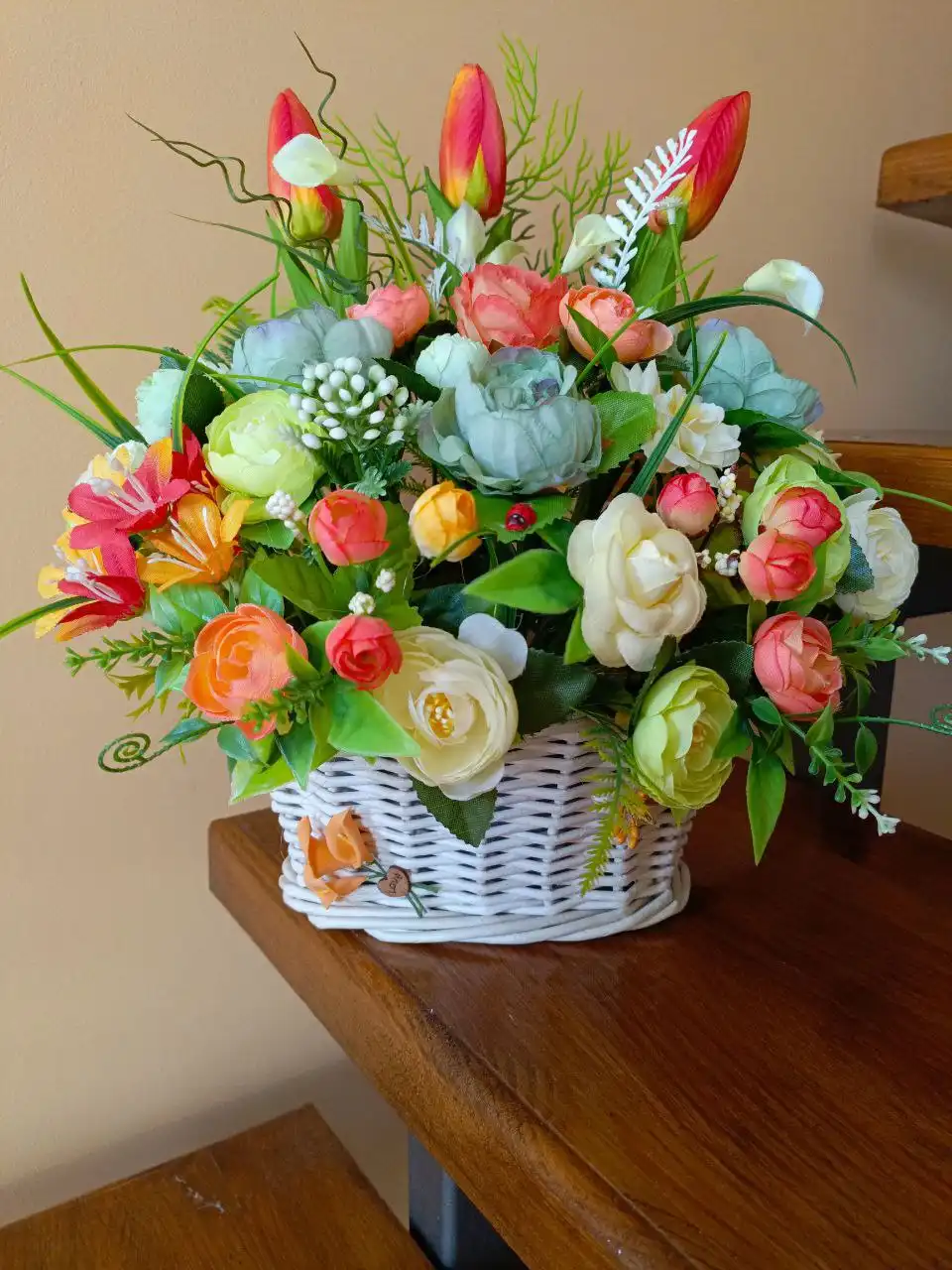 Композиции из искусственных цветов