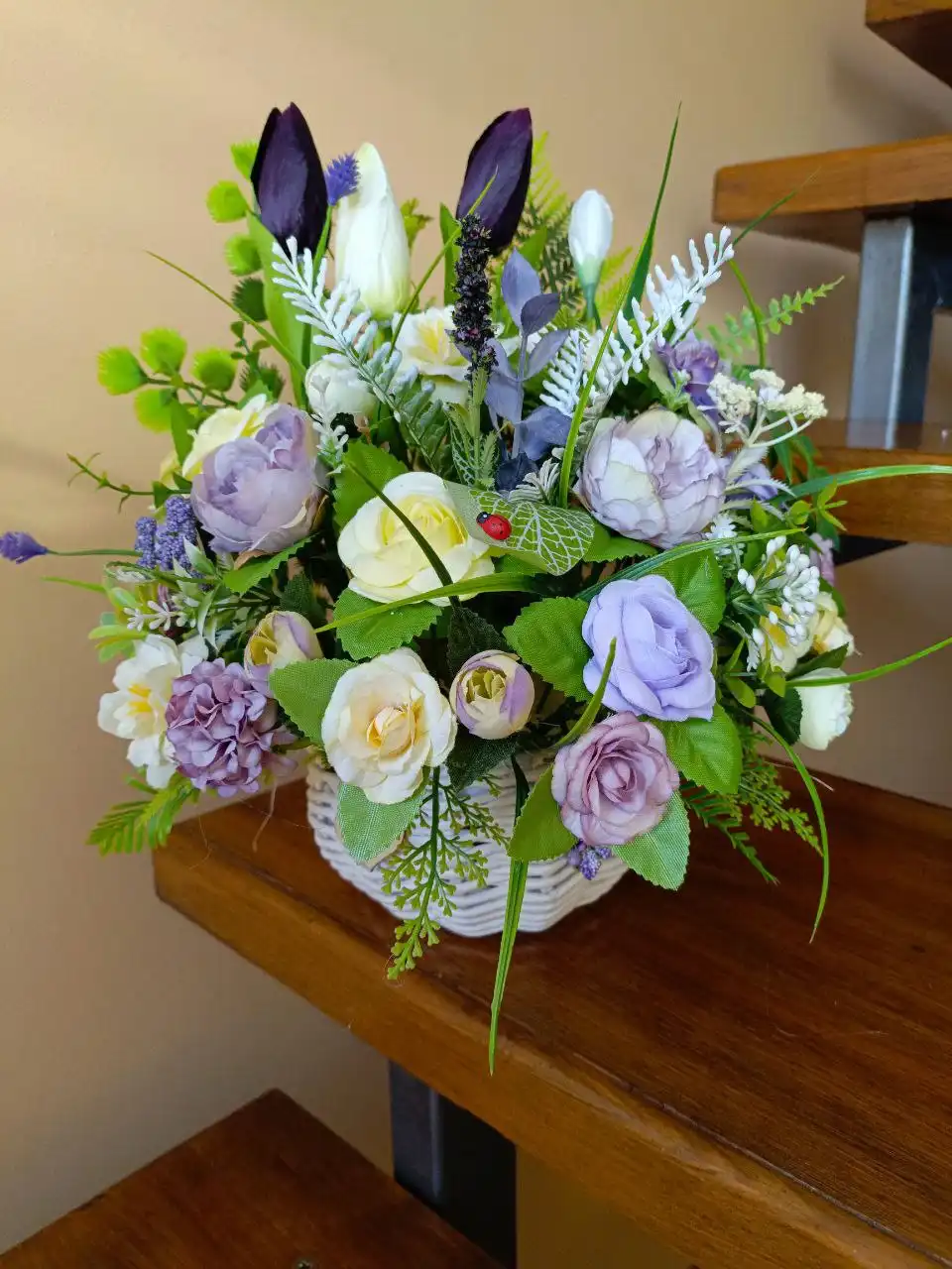 Композиции из искусственных цветов