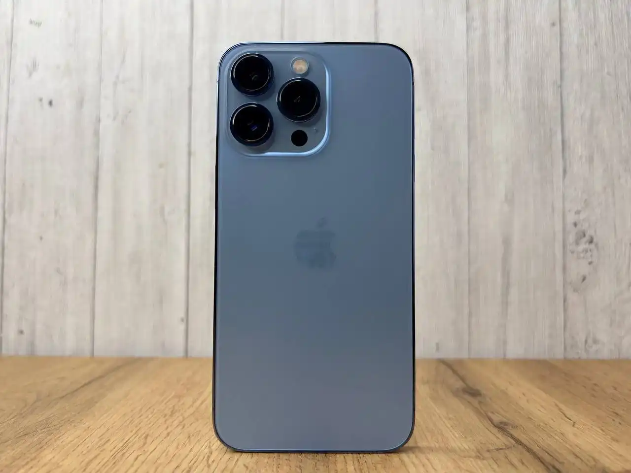 Продам iPhone 13 Pro 256GB синий