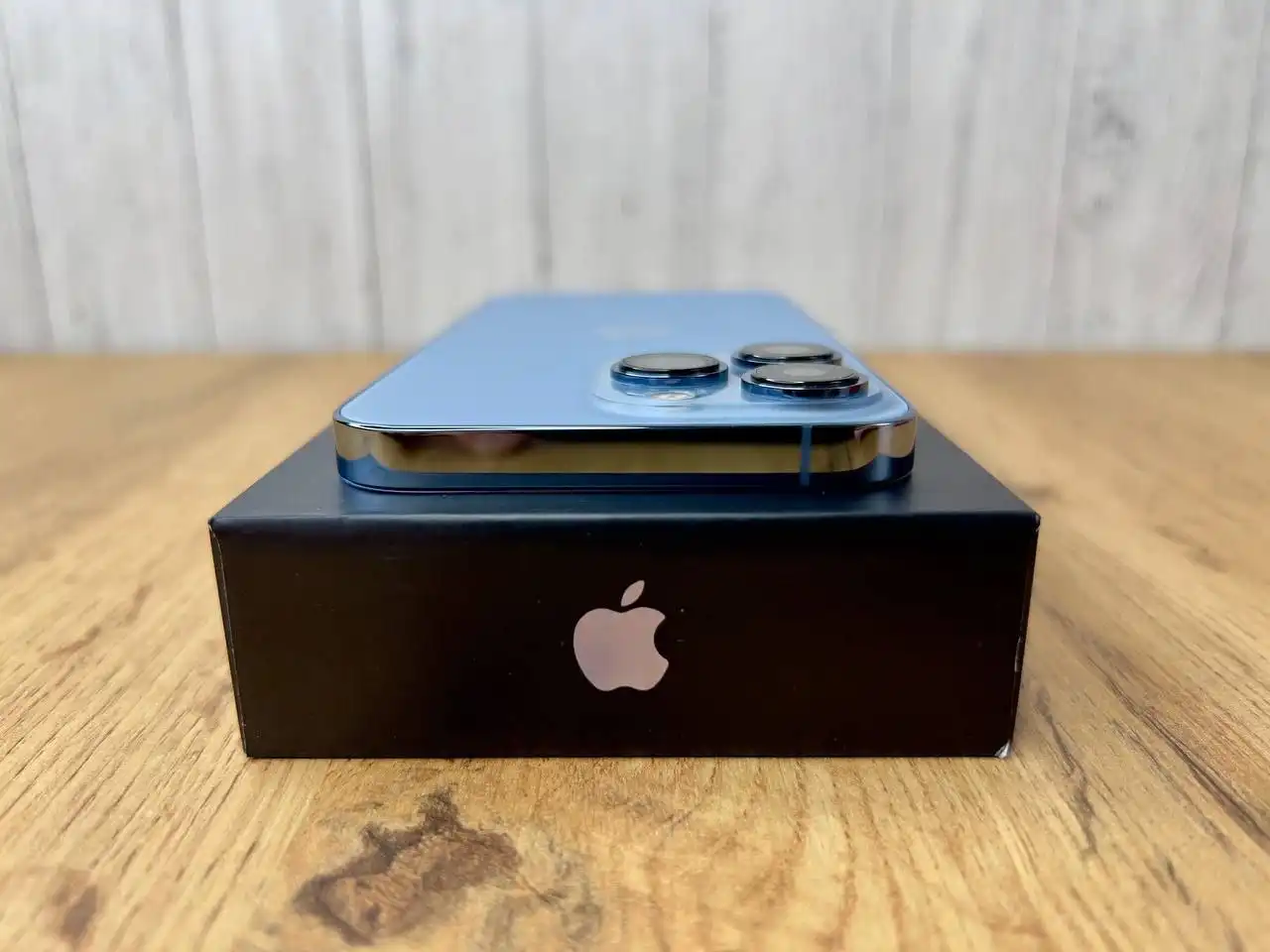Продам iPhone 13 Pro 256GB синий