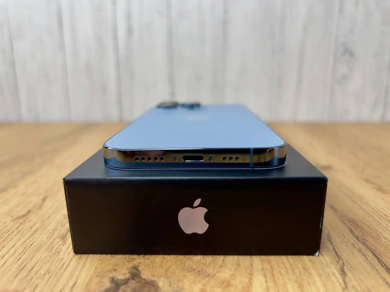 Продам iPhone 13 Pro 256GB синий
