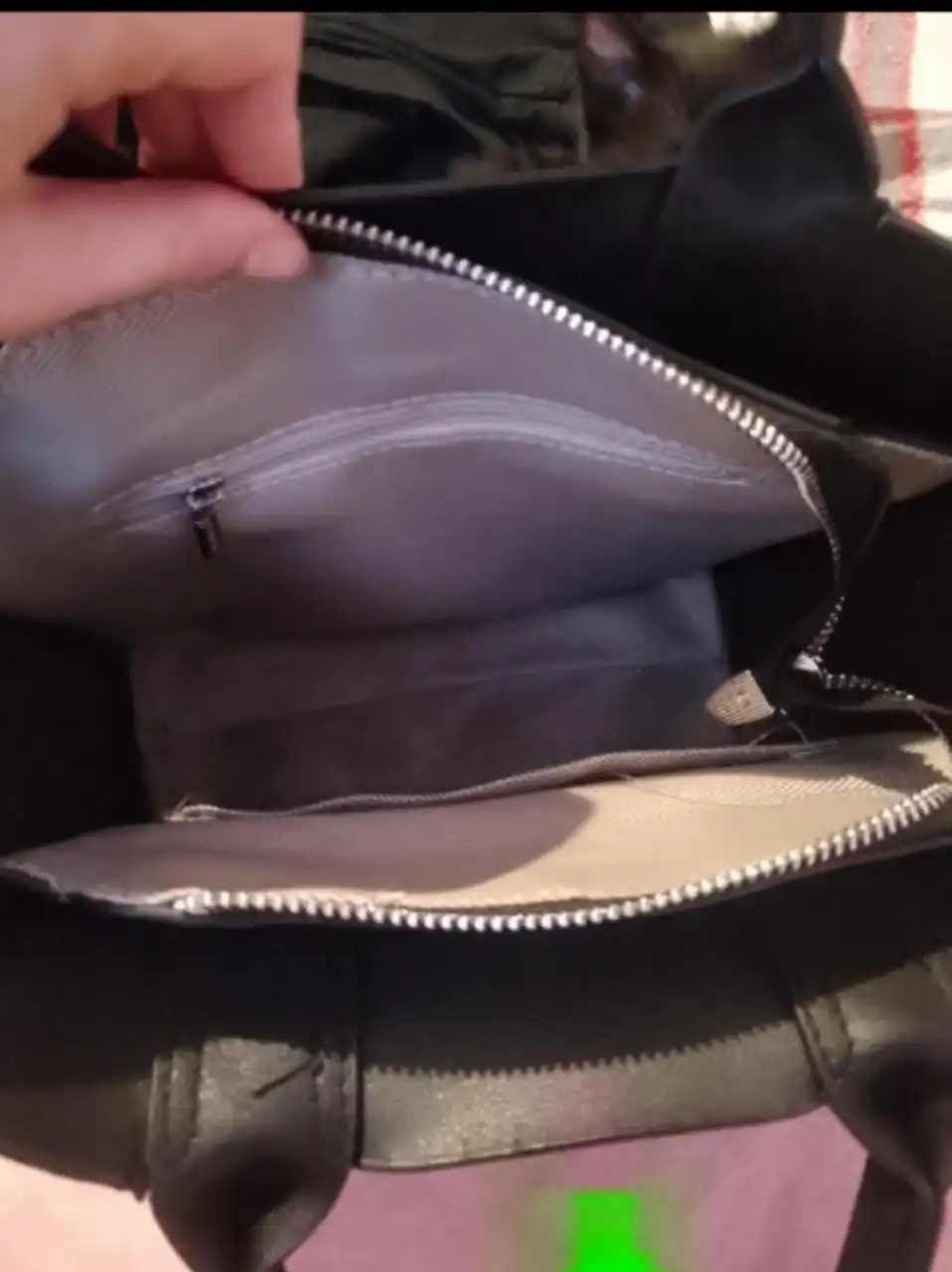 Продам женскую сумку через плечо черного цвета