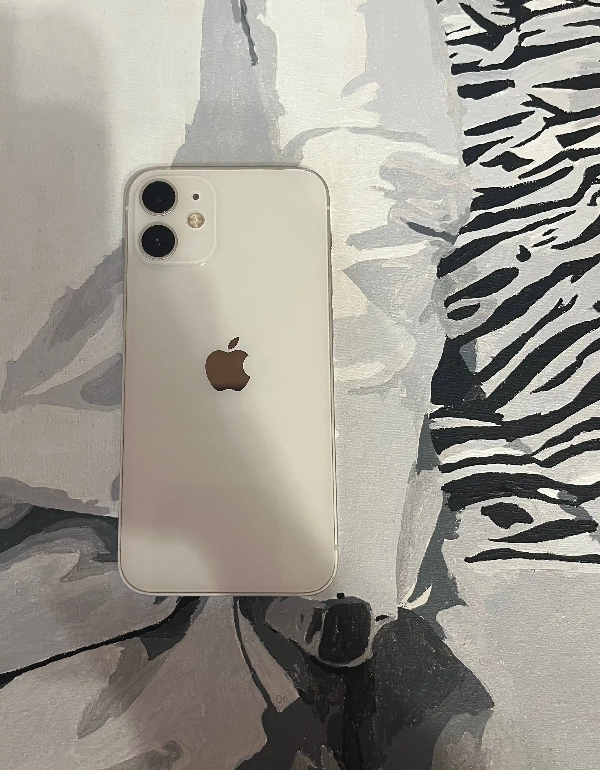Продам iPhone 12 mini в идеальном состоянии