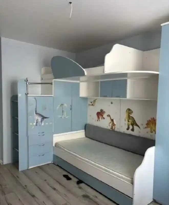 Продается двухъярусная кровать с шкафом и столом