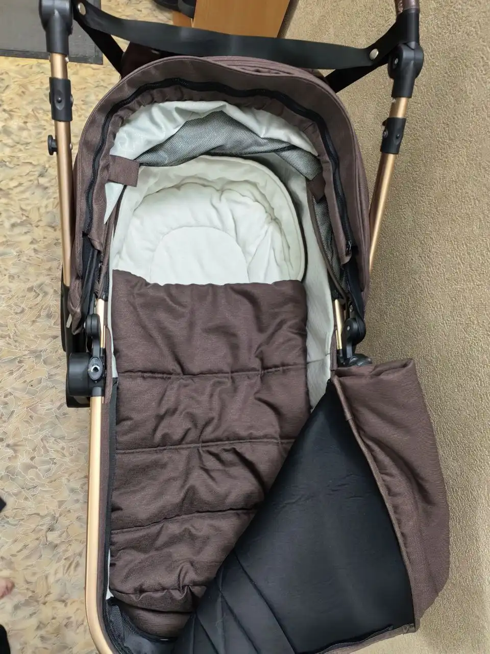 Коляска 3 в 1 в отличном состоянии с полным комплектом