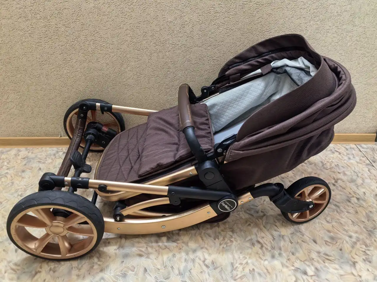 Коляска 3 в 1 в отличном состоянии с полным комплектом