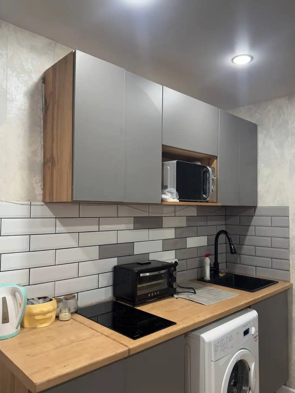 Студия в центре города с ремонтом и мебелью