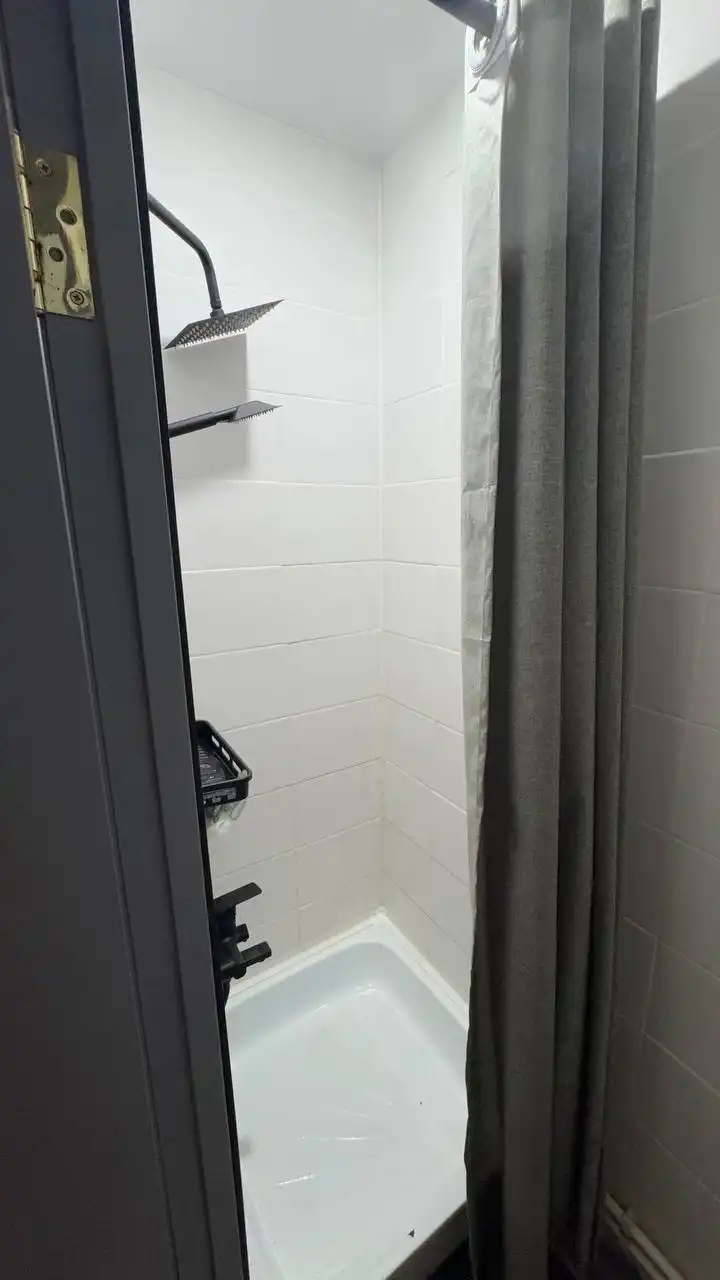 Студия в центре города с ремонтом и мебелью