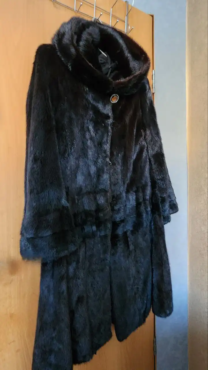 Продажа шубы с небольшими коциками - Одежда (Барахолка) в Барнаул
