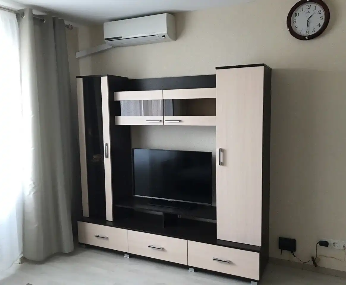 Сдается комната с балконом в центре Барнаула - Аренда комнат (Недвижимость) в Барнаул